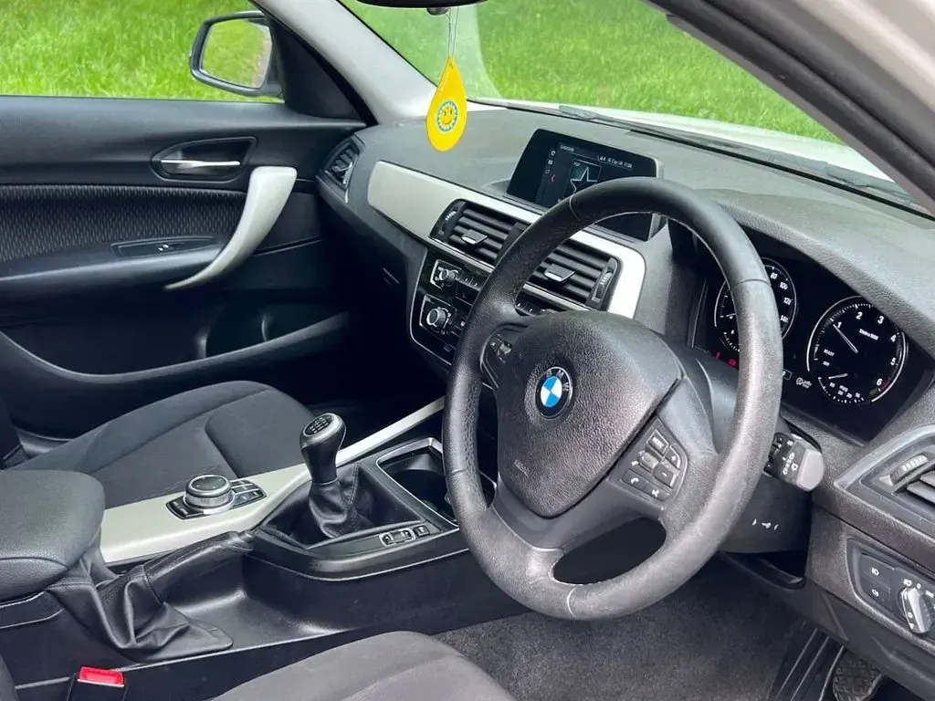 Used BMW 116 Comfort Edition 116 HP (85 kW) 2018 White Hatchback