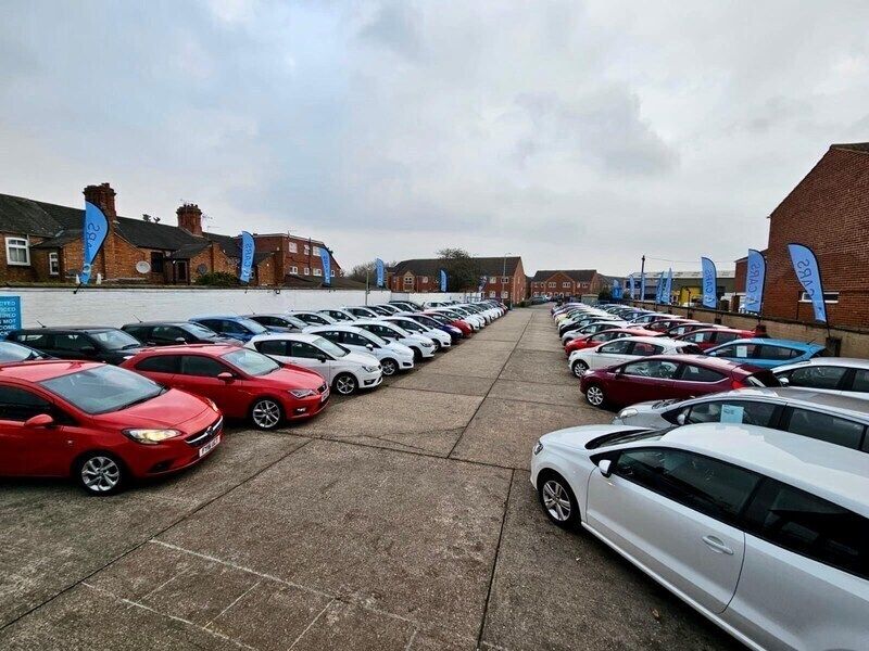 Blue Used 2013 Ford Fiesta Zetec Hatchback | £5,180 (Fair price) - Image 1/2