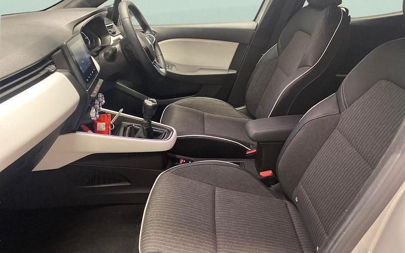 Used Renault Clio V Techno 90 HP (66 kW) 2023 Silver Hatchback