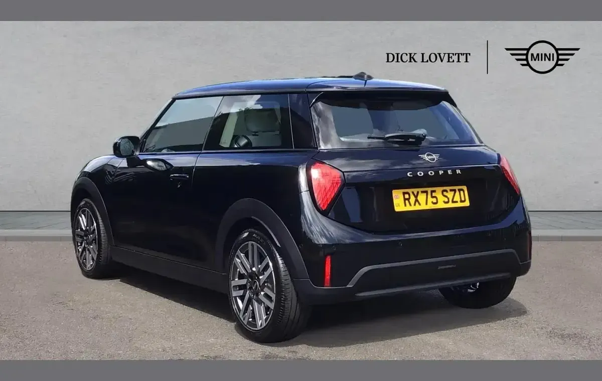 Used Mini Cooper Hatch 113 kW (154 HP) 2025 Black Hatchback