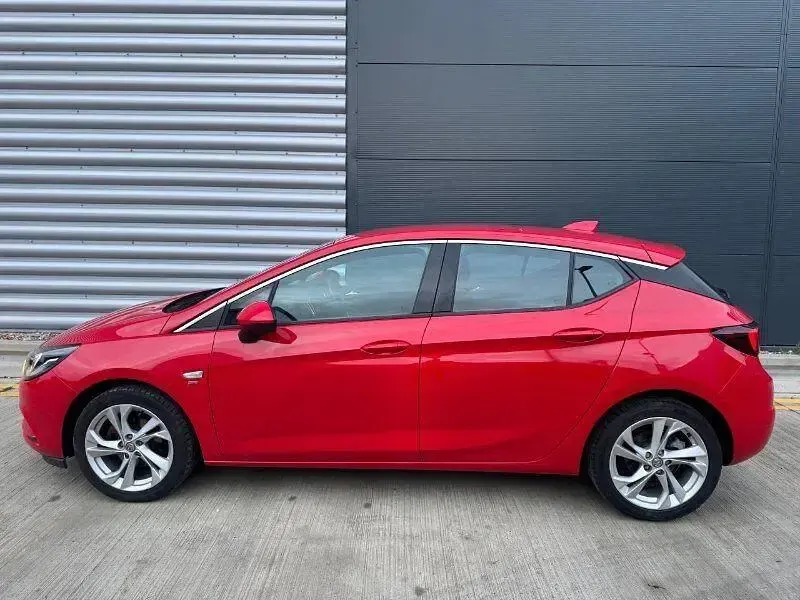 Używany Vauxhall Astra SRi 150 KM (110 kW) 2018 Czerwony Hatchback