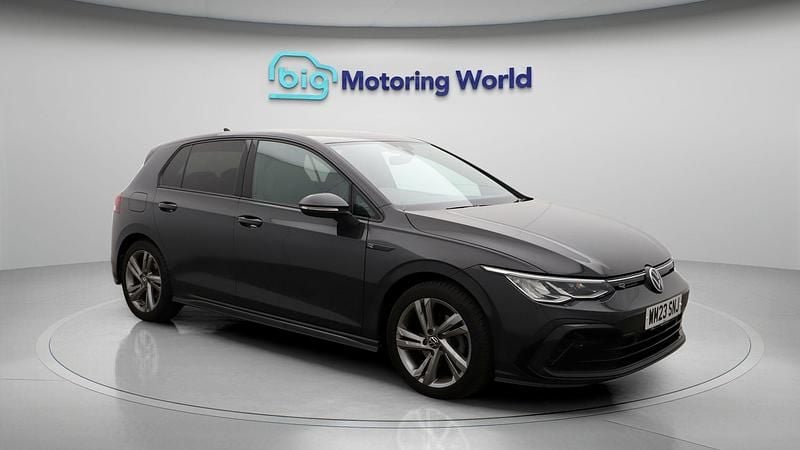 Used 2023 VW Golf VIII R-line | £21,700 (Good price) - Image 1/4