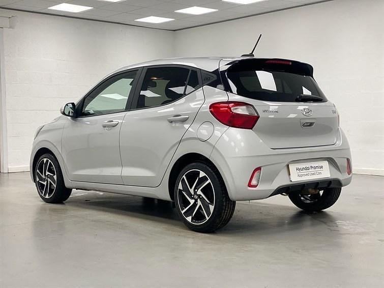Begagnad Hyundai i10 Premium 2020 Silver Halvkombi
