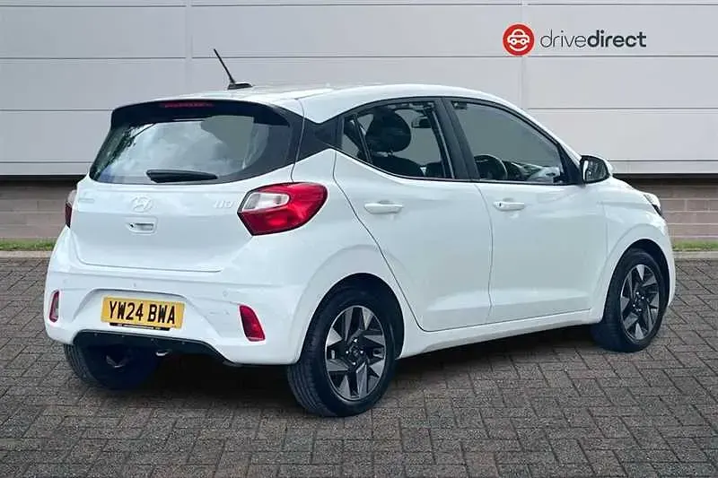 Used Hyundai i10 Advanced 63 HP (46 kW) 2024 White Hatchback