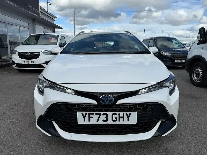 Used Toyota Corolla 140 HP (102 kW) 2023 White Van