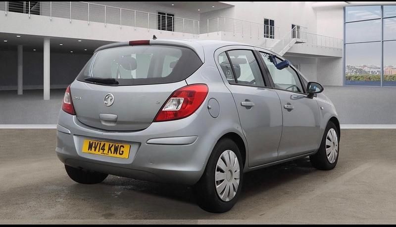 Used Vauxhall Corsa Design Edition 85 HP (62 kW) 2014 Silver Hatchback