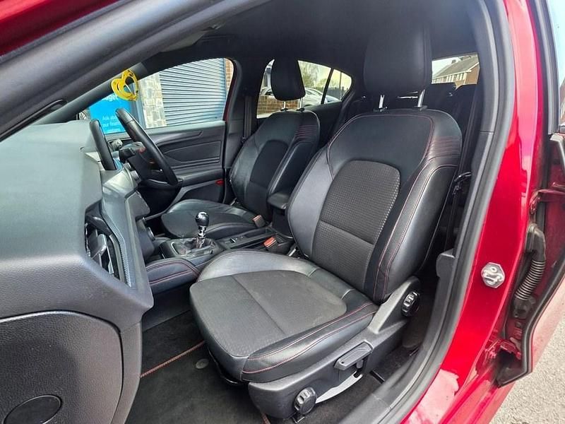 Used Ford Focus ST-Line X 125 HP (91 kW) 2019 Red Hatchback
