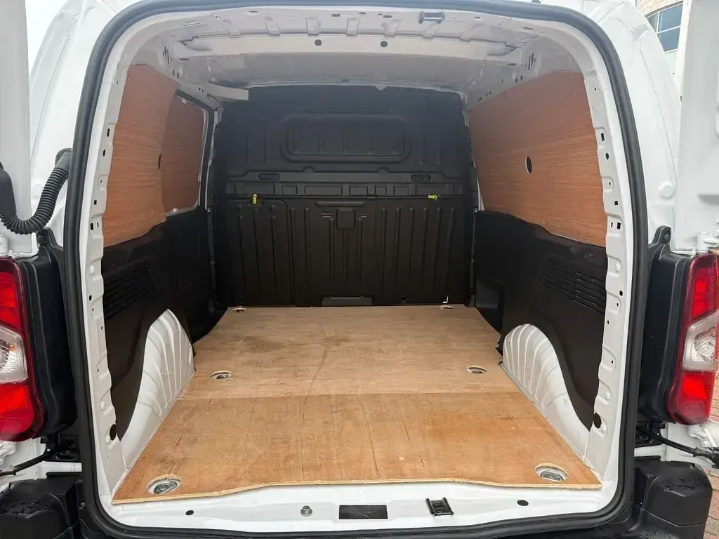 Used Vauxhall Combo S 100 HP (73 kW) 2024 White MPV