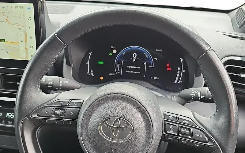 Used Toyota Yaris Cross Design 116 HP (85 kW) 2024 White SUV