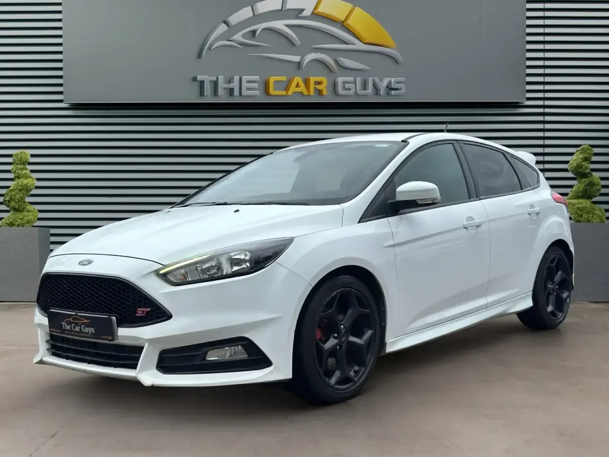 Begagnad Ford Focus ST 185 HK (136 kW) 2017 Vit Halvkombi