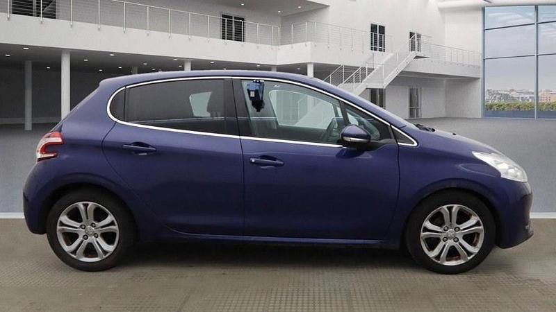 Used Peugeot 208 Allure 92 HP (67 kW) 2015 Blue Hatchback