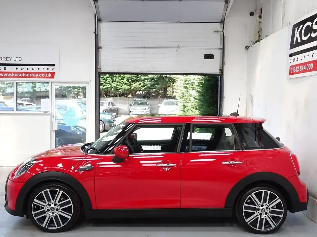 Used Mini Cooper S Exclusive 178 HP (130 kW) 2022 Red Hatchback