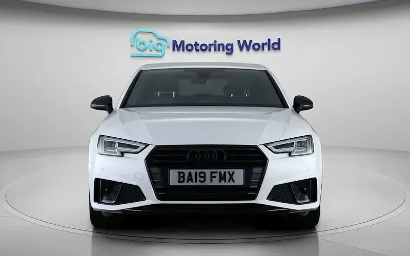 Second-hand Audi A4 Black Edition 150 CP (110 kW) 2019 Alb Berlinǎ