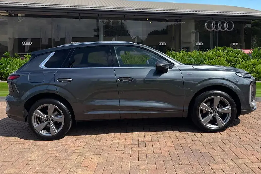 Used Audi Q3 S-Line 150 HP (110 kW) 2026 Grey SUV