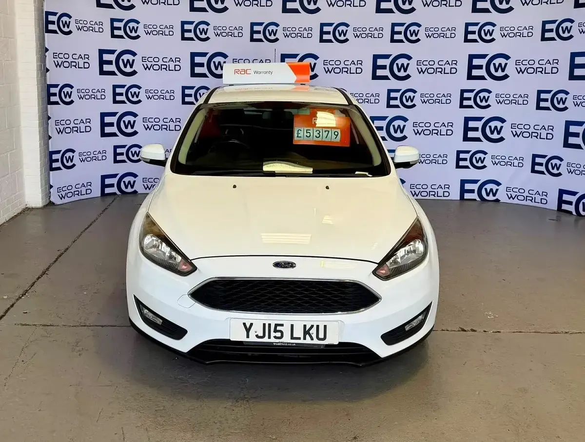 Used Ford Focus Zetec 125 HP (91 kW) 2016 White Hatchback