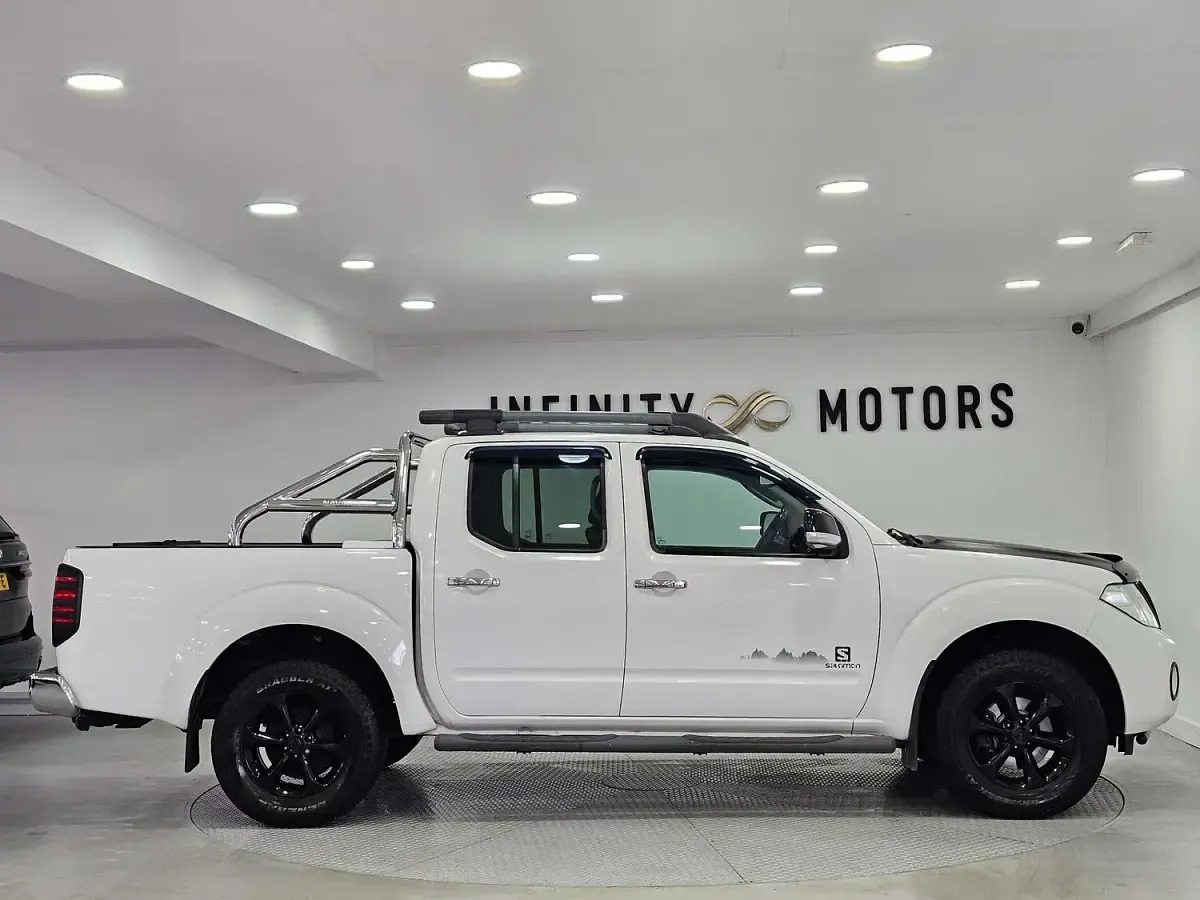 Used Nissan Navara 2015 White Pickup