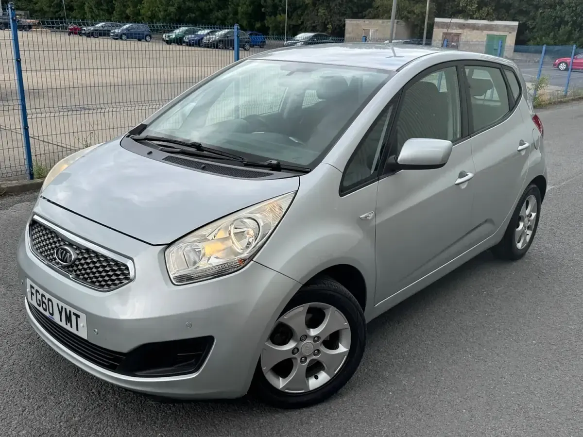 Used Kia Venga 123 HP (90 kW) 2010 Silver Hatchback