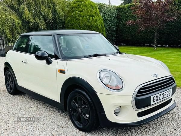 White Used 2014 Mini One D Hatch Hatchback | £4,995 (A bit pricey) - Image 1/4