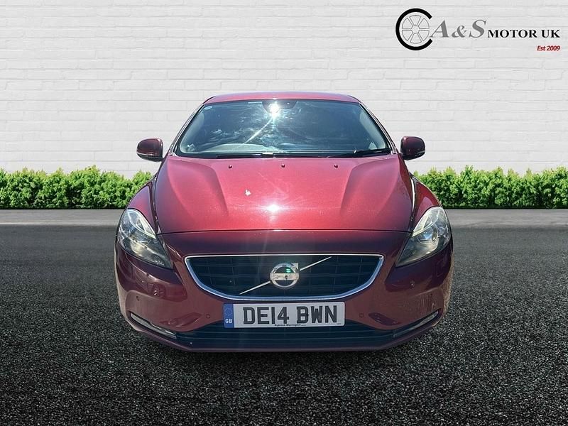 Usado Volvo V40 SE Lux 115 HP (84 kW) 2014 Vermelho Citadino