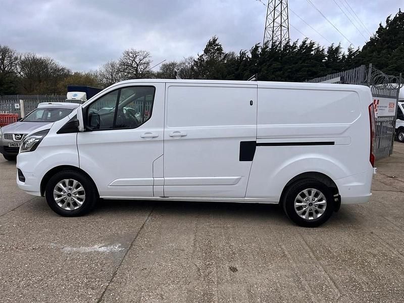 Used Ford Transit Custom Limited 130 HP (95 kW) 2021 White Van