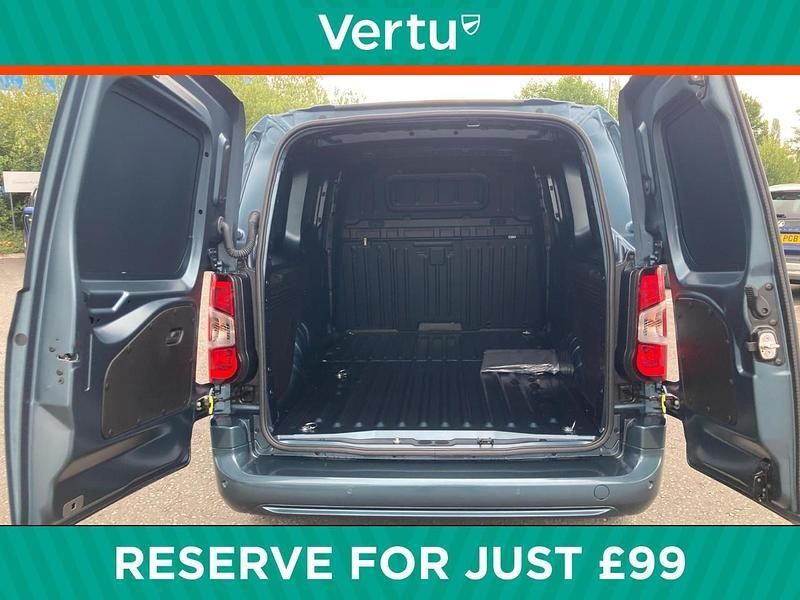 Blue New 2025 Vauxhall Combo S MPV | £19,995 (Good price) - Image 1/4