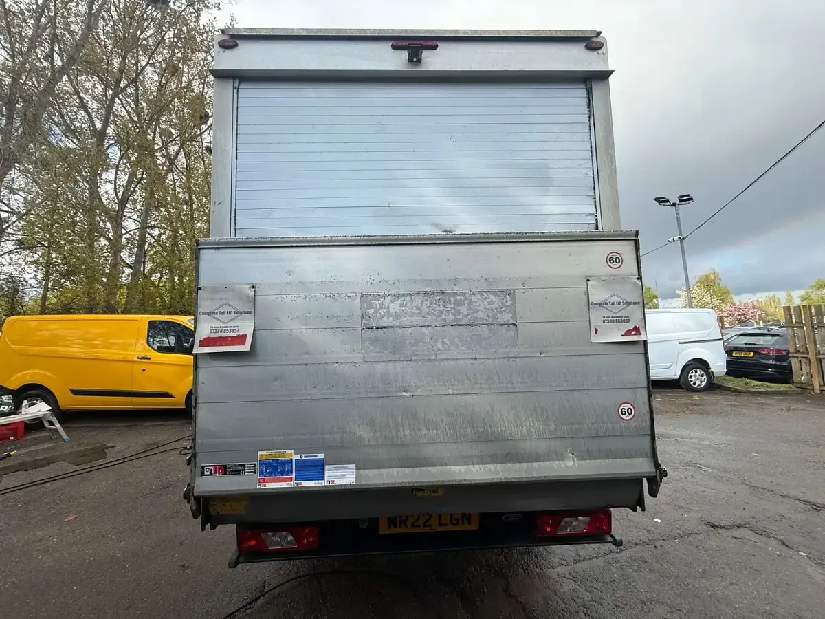 Usado Ford Transit 130 CV (95 kW) 2022 Blanco Descapotable