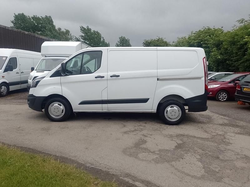 White Used 2017 Ford Transit Custom Van | £6,995 (Expensive) - Image 1/4
