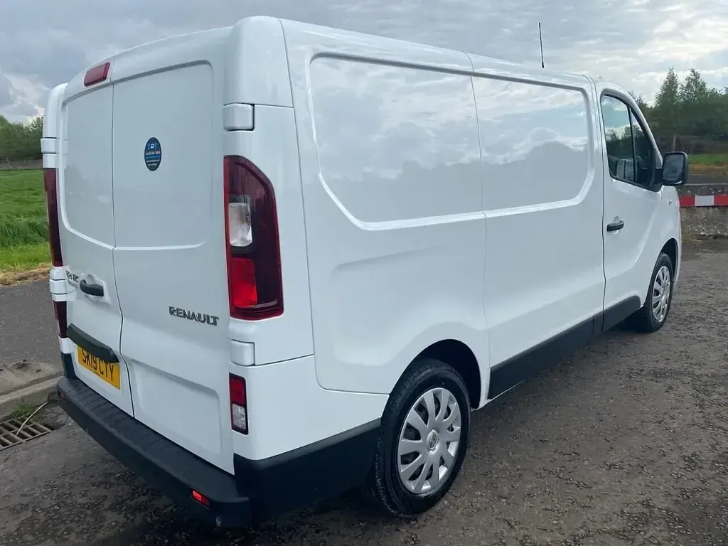 Usado Renault Trafic Business 120 HP (88 kW) 2019 Branco Monovolume