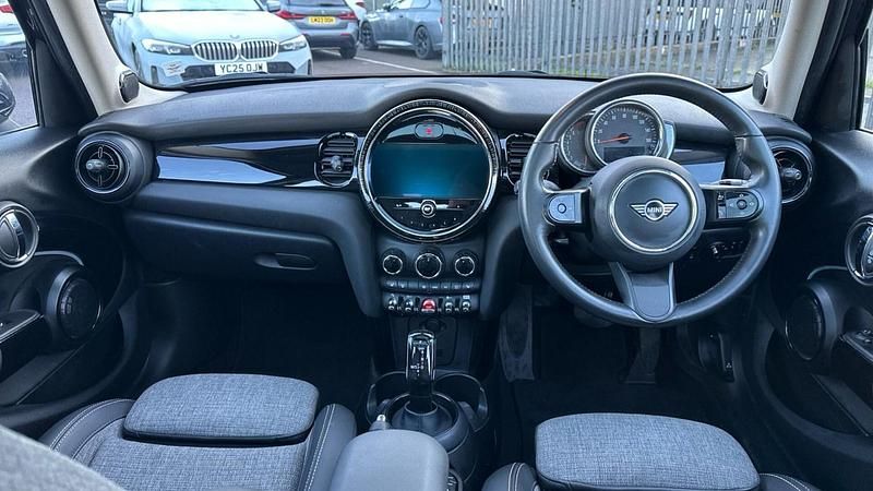 Used Mini Cooper Classic 134 HP (98 kW) 2022 Black Hatchback