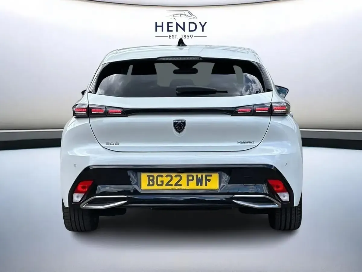 Used Peugeot 308 Allure Premium 178 HP (130 kW) 2022 White Hatchback