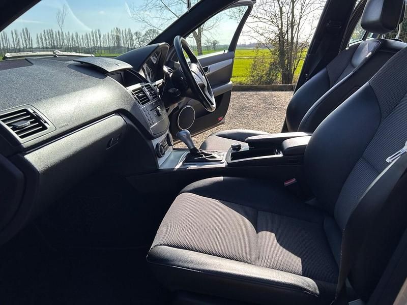Used Mercedes C180 156 HP (114 kW) 2008 Silver Sedan