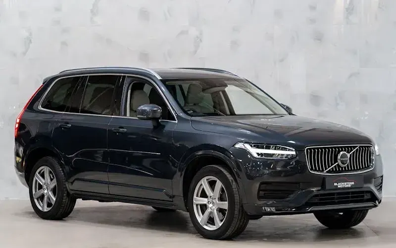 Usado Volvo XC90 Momentum 235 HP (172 kW) 2020 SUV