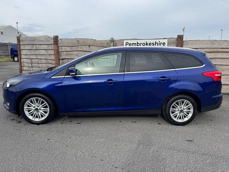 Used Ford Focus Zetec 120 HP (88 kW) 2017 Blue Estate