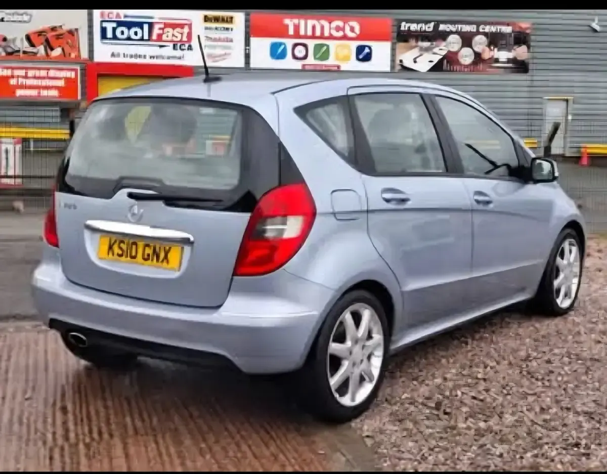 Used Mercedes A180 Avantgarde 2010 Blue Hatchback