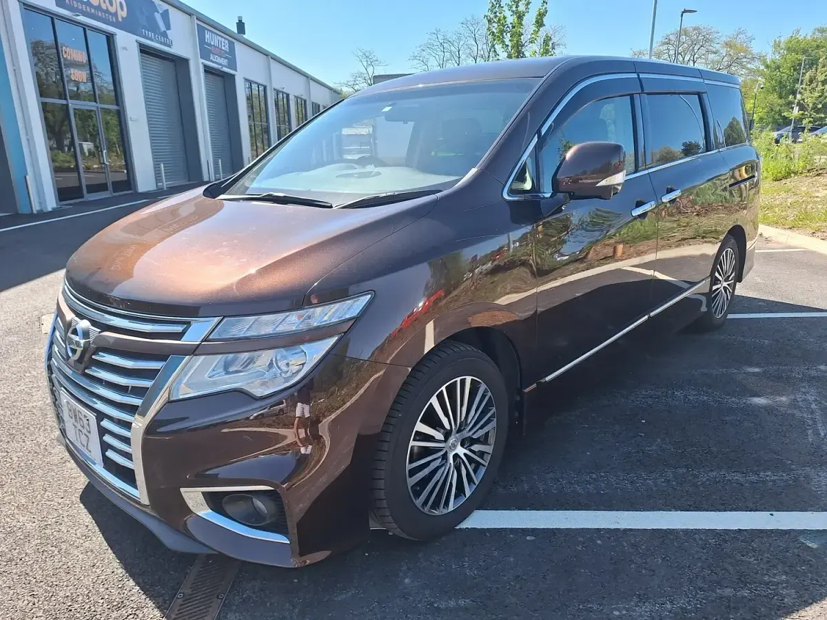 Used Nissan Elgrand 2014 Burgandy MPV
