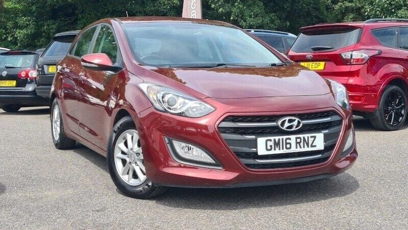 Red Used 2016 Hyundai i30 SE Hatchback | £7,995 (Fair price) - Image 1/4