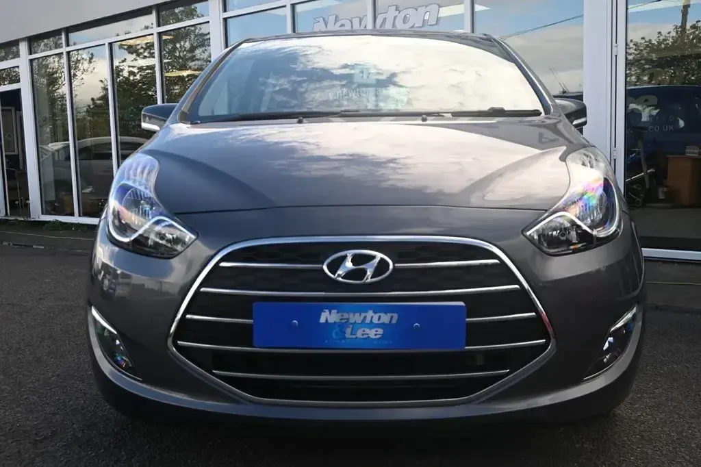 Used Hyundai ix20 SE 90 HP (66 kW) 2016 Grey Hatchback