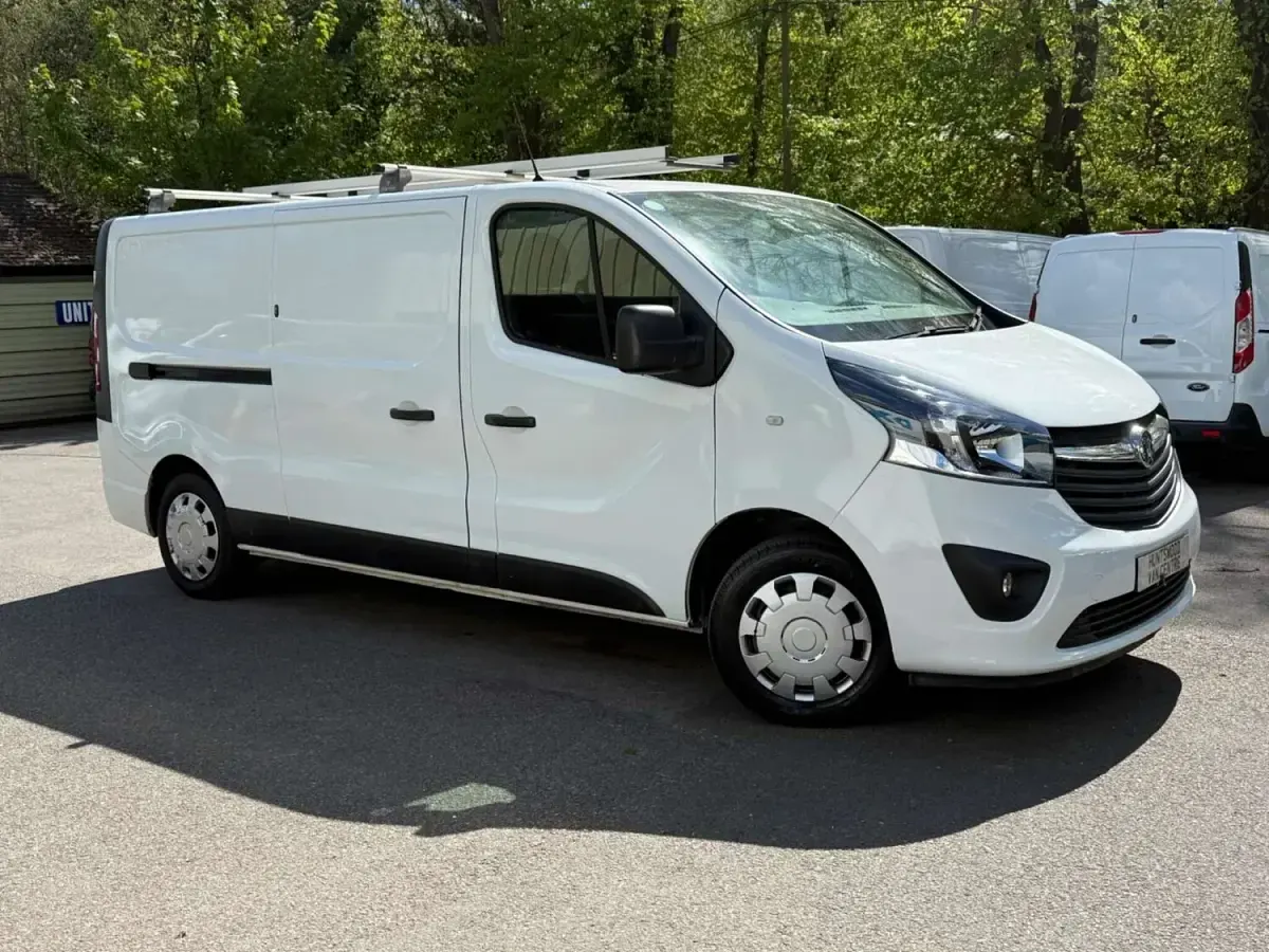 Usado Vauxhall Vivaro Sportive 125 HP (91 kW) 2019 Branco Monovolume