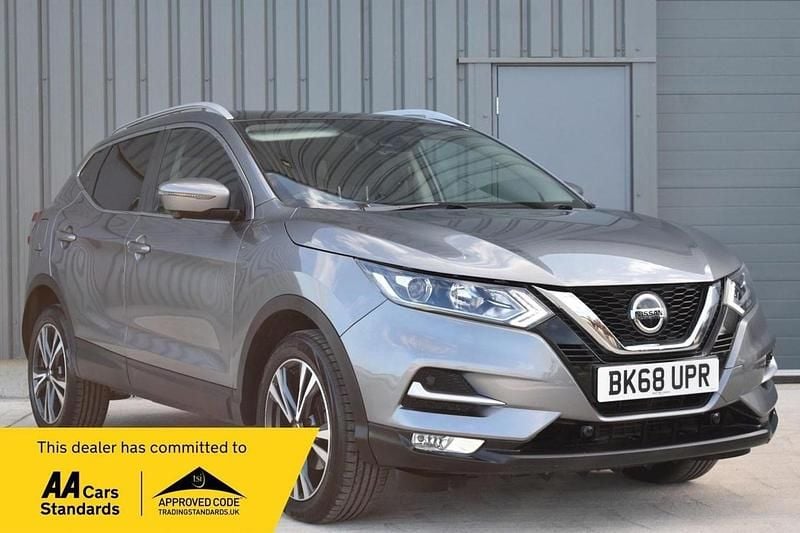 Grey Used 2018 Nissan Qashqai N-Connecta SUV | £8,995 (Good price) - Image 1/4