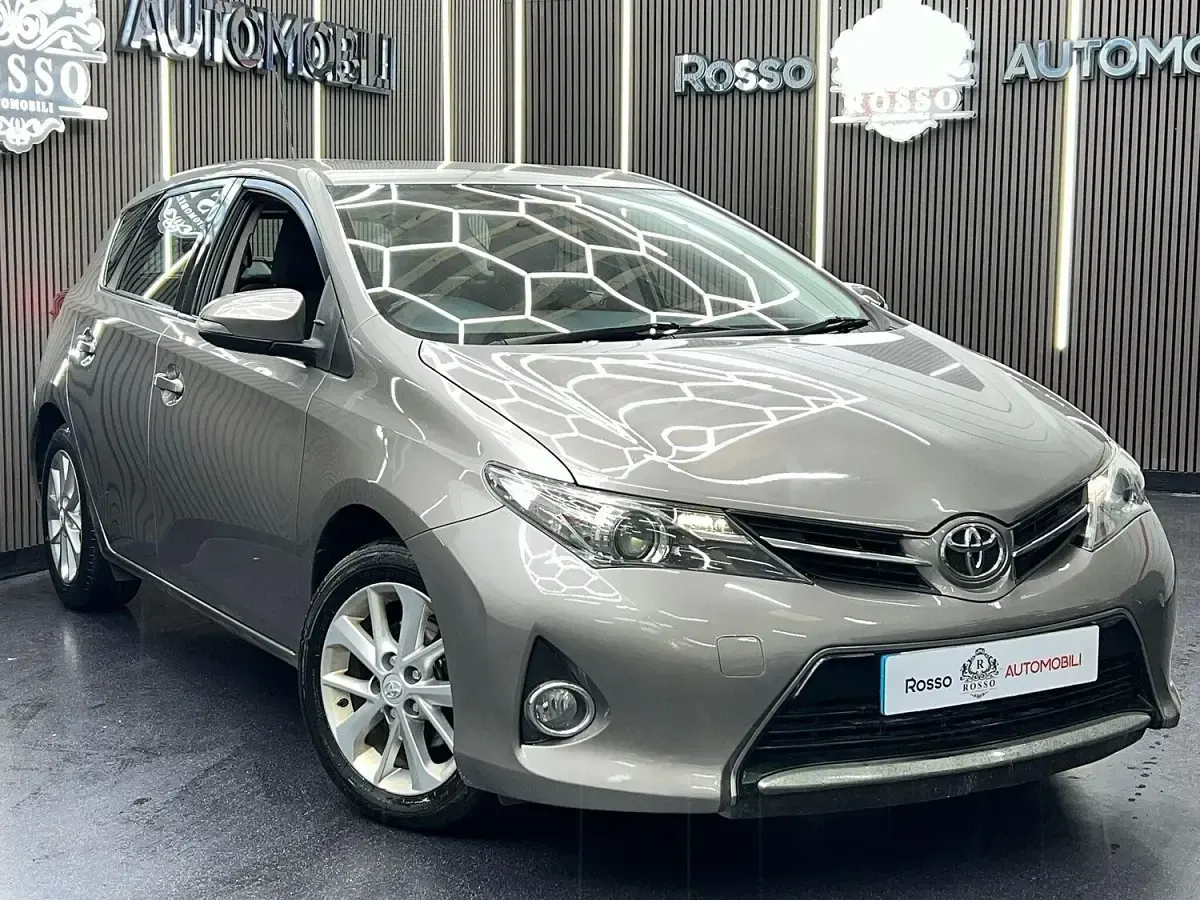 Used Toyota Auris 132 HP (97 kW) 2014 Grey Hatchback