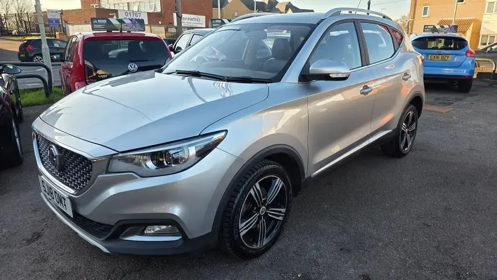 Używany MG ZS Exclusive 111 KM (81 kW) 2018 Srebrny SUV