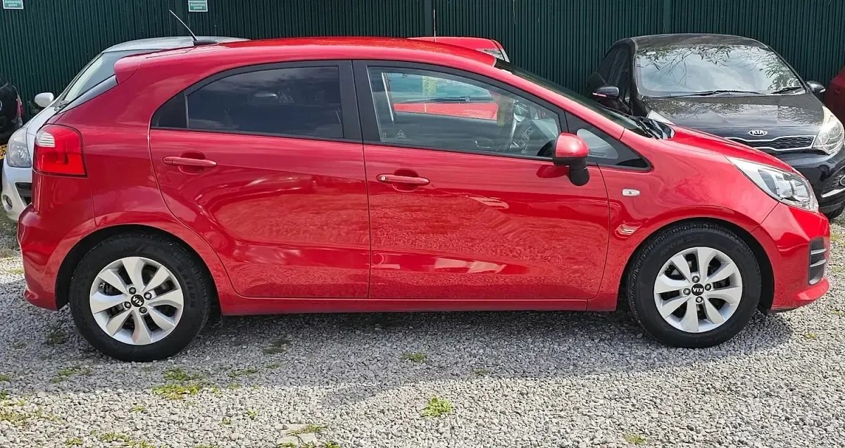 Used Kia Rio 2015 Red Hatchback