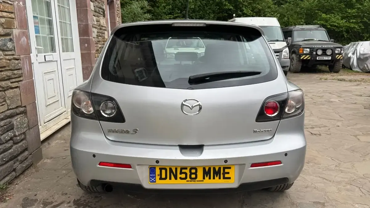 Usado Mazda 3 Takara 105 HP (77 kW) 2009 Prateado Citadino