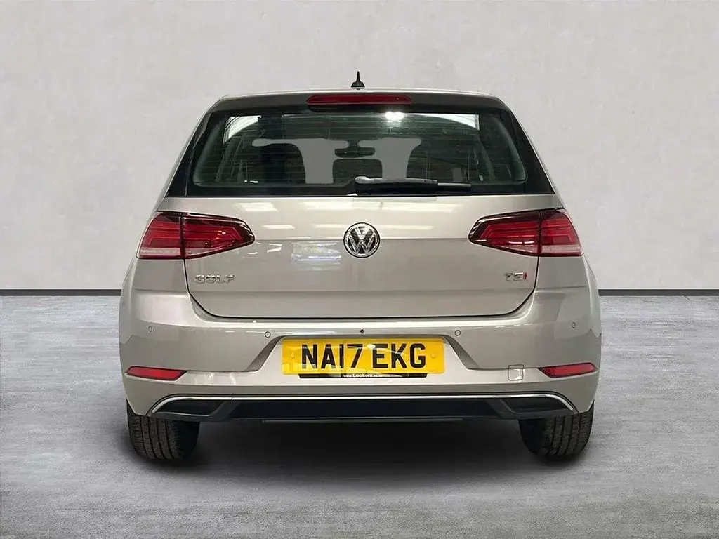 Used VW Golf VII SE 123 HP (90 kW) 2017 Silver Hatchback