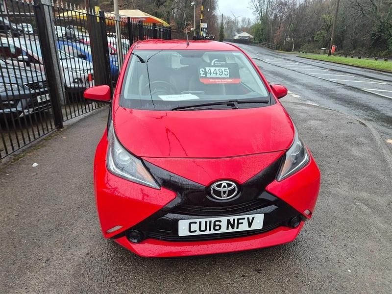 Used Toyota Aygo X-play 69 HP (50 kW) 2016 Red Hatchback
