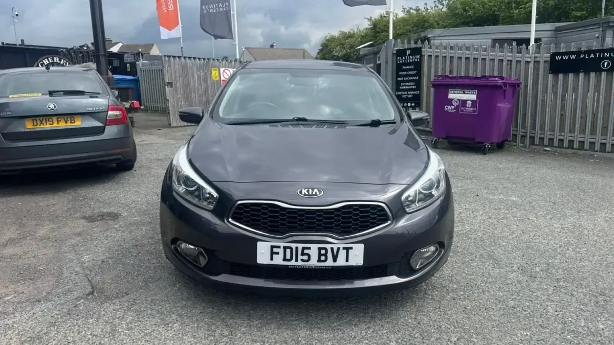 Używany Kia Ceed 2015 Srebrny Hatchback