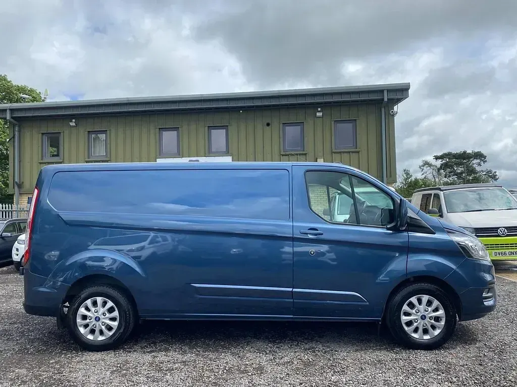 Used Ford Transit Custom Limited 130 HP (95 kW) 2022 Blue Van