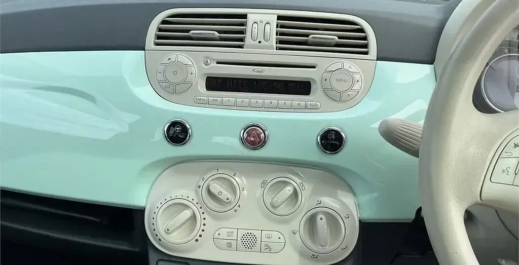Used Fiat 500 Lounge 69 HP (50 kW) 2015 Green Hatchback