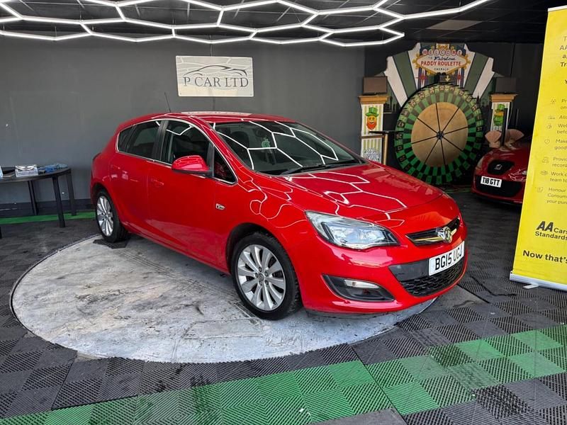 Second-hand Vauxhall Astra Elite 2015 Roșu Hatchback
