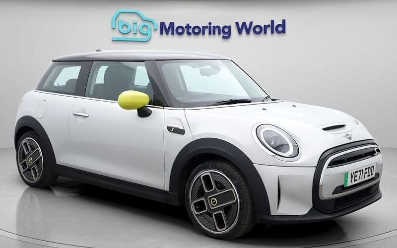 Used Mini Cooper Level 1 135 kW (184 HP) 2023 Hatchback